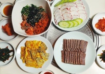  고급 국수의 대중화 이끈 안동국시 선구자 