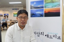  포토에세이 ‘바람의 애드리브’ 펴낸 박경만 기자 