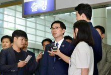  2년4개월만에 군사분계선 넘어 개성공단으로 
