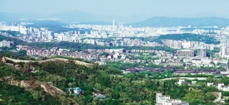  푸른 숲길 따라가다 가슴 서늘해지는 역사길 