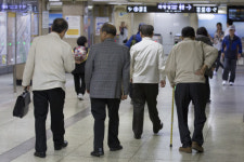  지하철 타고 어디로? 할아버지 단골동네 종로3가역, 할머니는 청량리역 