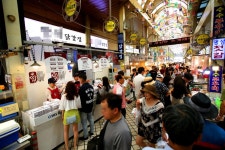  2㎞안에 85곳…속초시장엔 왜 ‘닭강정’밖에 없을까 