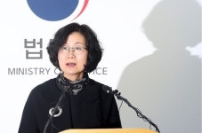  “검찰 성범죄 감사시스템, 퇴직 검사가 맡는 관행 바꿔야” 