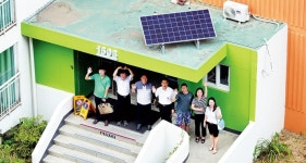  아파트 경비실 ‘에어컨 갈등’, 미니 태양광이 푼다 