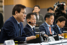 동산종합화장품자판기 | 화장품완제품·크레인 등…동산담보대출 4년만에 증가