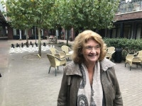  마트 가고 펍 가는 치매노인...여기는 ‘병원’ 아닌 ‘마을’이에요 