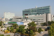  최고급 벤츠 임대하고 운영비로 술 먹고…‘비리 요양원’ 명단도 공개한다 