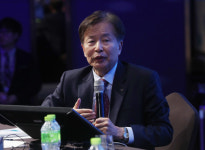  이정우 “최저임금 인상 과도했던 것 아닌가” 