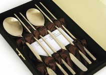  왕과 왕비 수저 세트, ‘지하철역 키링’ 인기 짱 