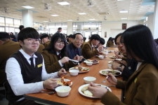  새해 달라지는 지역 정책…고교 무상급식·무상교복 전국 확산 