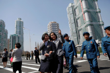  ‘82층 아파트’ 북 여명거리 1년만에 완공…비결은 ‘돈주’  