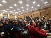  국회서 벌어진 유튜버들의 ‘욕 배틀’…‘5월 어머니들’은 울었다  