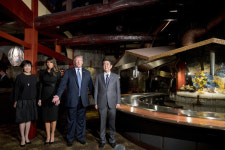  트럼프 한달 새 두차례 이례적 방일 계획…아베는 안도? 