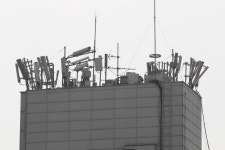  ‘이동통신 기지국’ 도시미관 해치는데…이통사들 “정부 인가 받았다”      