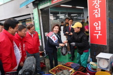  “밀던 사람 밀어줘야” “이젠 ‘무조건 한국당’ 안돼” 