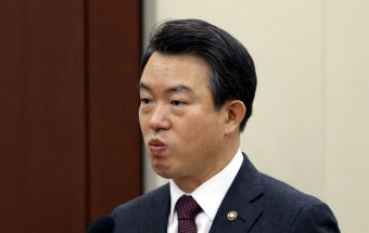 ‘정보경찰 선거개입 의혹’ 강신명 전 청장 피의자 신분 검찰 조사