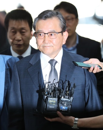 ‘뇌물수수 혐의’ 김학의, 의혹 6년만에 구속 갈림길...영장심사 출석