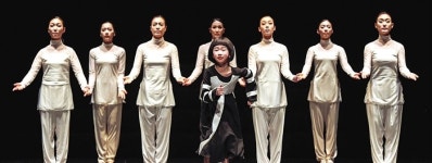  전통 춤사위로 보여주는 ‘불통 시대’는 어떤 모습일까 