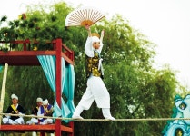  남사당패 여자 어름사니의 거중돌기 한번 볼라요 