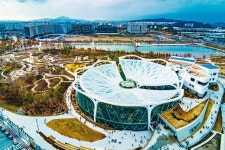  온갖 식물이 꿈꾸는 세상…축구장 70개 크기 도심 공원은 덤 