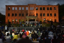  DMZ에서 군가를 ‘뒤집어’ 노래하다 