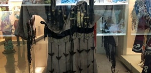 북만주 무당 옷 가슴팍에 전라도 유물 ‘팔두령’ 주렁