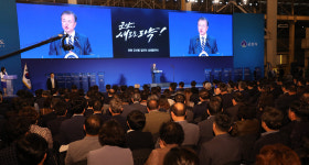 문 대통령 “군산형 일자리가 전기차 시대 주인공 될 것”