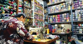 30년 국숫집, 50년 다방…이제 ‘찐트로’가게 시대