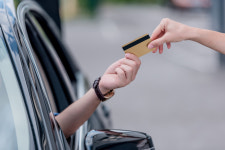 정 없어 보이더라도…오래오래 만나려면 칼같이 ‘더치페이’