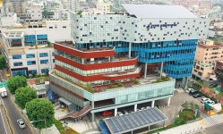 아이에서 어르신까지 품는 ‘돌봄 플랫폼’