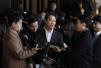 ‘선거개입 의혹’ 임종석 검찰 출석…“무리한 기획수사”