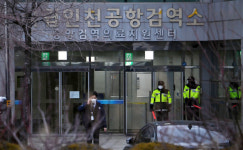 [포토] 김포공항 안착한 대통령 전용기…일본 크루즈선 승객 ‘무사귀환’