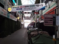 가뜩이나 힘든데…코로나 휴업 전통시장 천막 찢고 옷 훔쳐