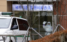 의료진 “코로나 경증 환자, 퇴원기준 완화할 필요”