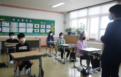 80일 만에 문 연 학교…“반가워“ 웃지만 ‘급식 4회전’ 등 조심조심