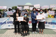 [만리재사진첩] 노란 앞치마 입고 국회 앞으로…‘국제 가사노동자의 날’