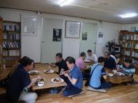 손 없는 손, 천수천안으로 상처를 감싼다