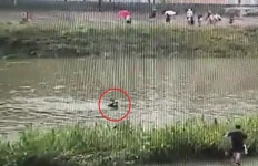 급류서 8살 아동 구한 ‘의로운 경찰’, 11년 전 순직한 경찰관의 아들