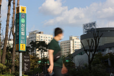 신도림역 환경미화원 8명 코로나 집단감염…휴게공간서 함께 도시락