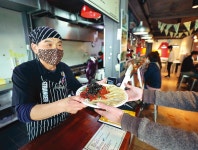 “100세 시대 노인 일자리가 곧 복지”…자치구 일자리회사 성업중