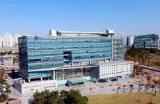 불륜 유부남·미혼 여교사 감봉·견책 경징계…학부모 항의