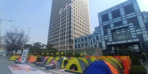 ‘농성 100일’ LG트윈타워 해고 청소노동자…“우리에게도 봄이 오길”