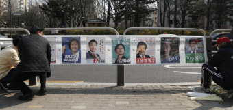 [포토] 선거운동 첫날, 거리 내걸린 후보 펼침막∙벽보