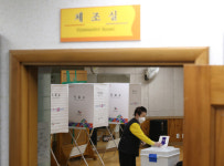 주유소·장난감대여점·웨딩홀도 투표소 된 날…우리 동네는 어디?