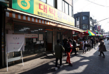 주유소·장난감대여점·웨딩홀도 투표소 된 날…우리 동네는 어디?