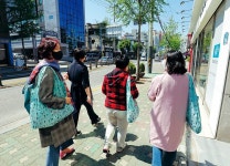 안경원에 놓은 중고거래 교환함, 상인-주민 ‘함께’ 갈 새 미래