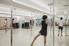 [ESC] 폴댄스, 남자도 하냐니? 세밀한 근육의 힘 ‘나빌레라’