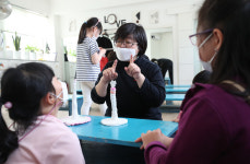 정부는 아동센터를 ‘돌봄 이중대’로 여기는 것 같아요