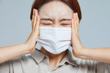 ‘희귀 혈전증’ 땐 어떤 두통, 어떤 멍자국이 생길까