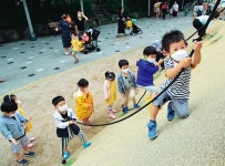 활기차고 에너지 가득한 ‘핫’한 놀이터
